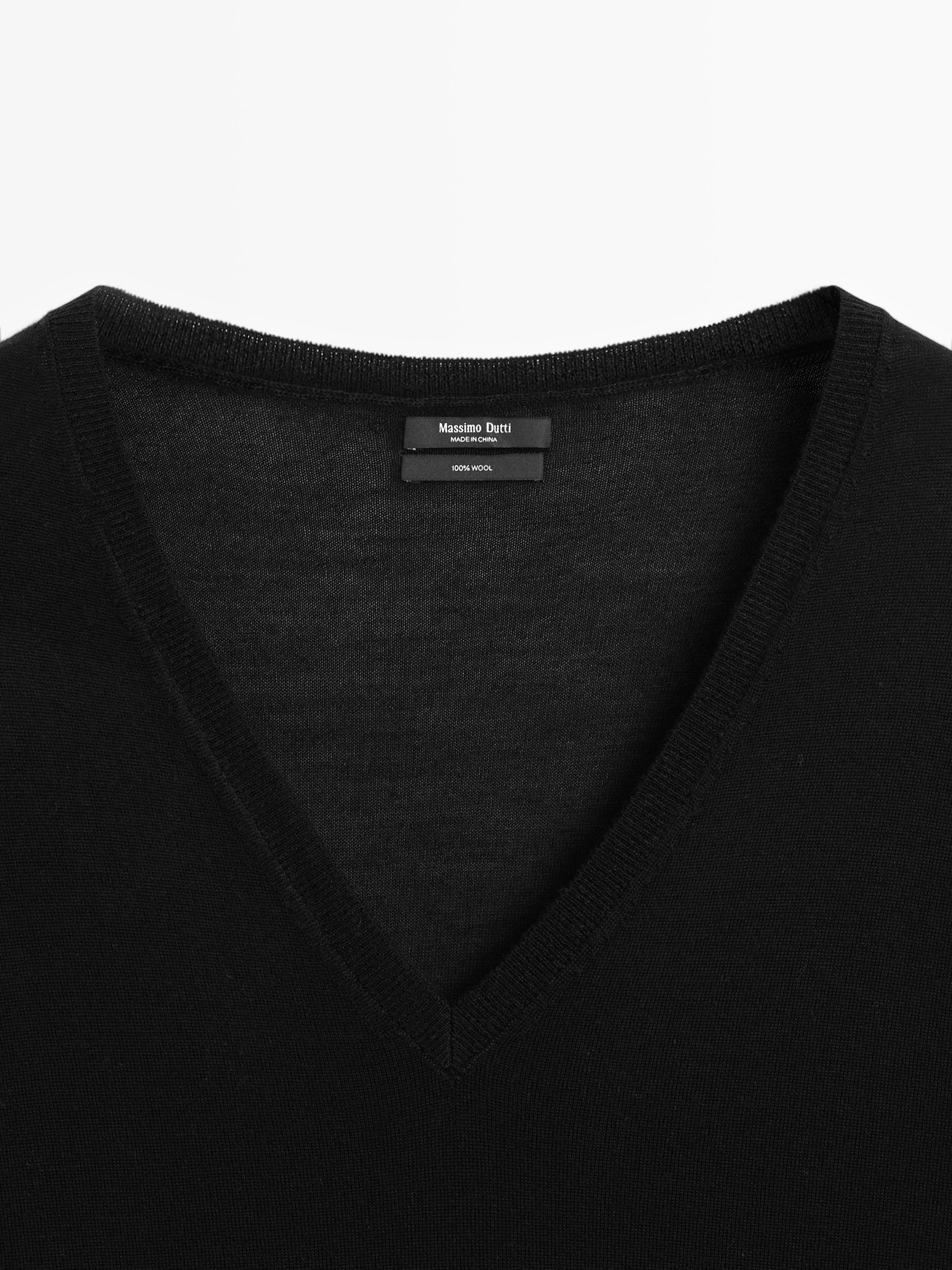 100% wool V-neck knit sweater